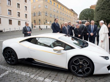 Lamborghini Huracan dla Papieża
